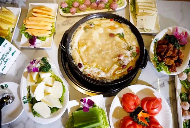 昆明傳媒公司：這種天氣 吃個火鍋不過分吧？|春城冬韻·佳肴